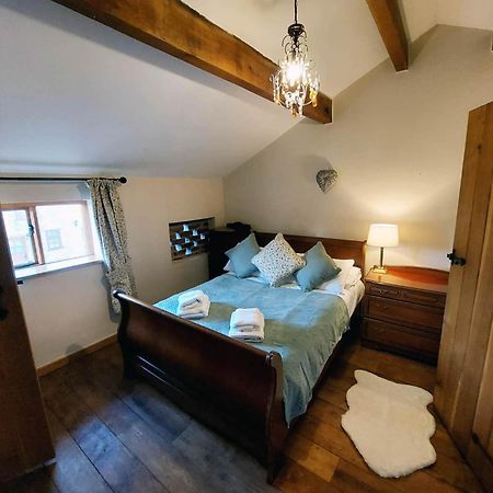 ウィラル The Old Mill Barn With Hot Tub And Private Use Of Heated Poolヴィラ エクステリア 写真