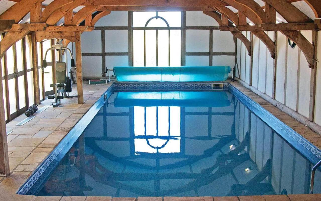 ウィラル The Old Mill Barn With Hot Tub And Private Use Of Heated Poolヴィラ エクステリア 写真