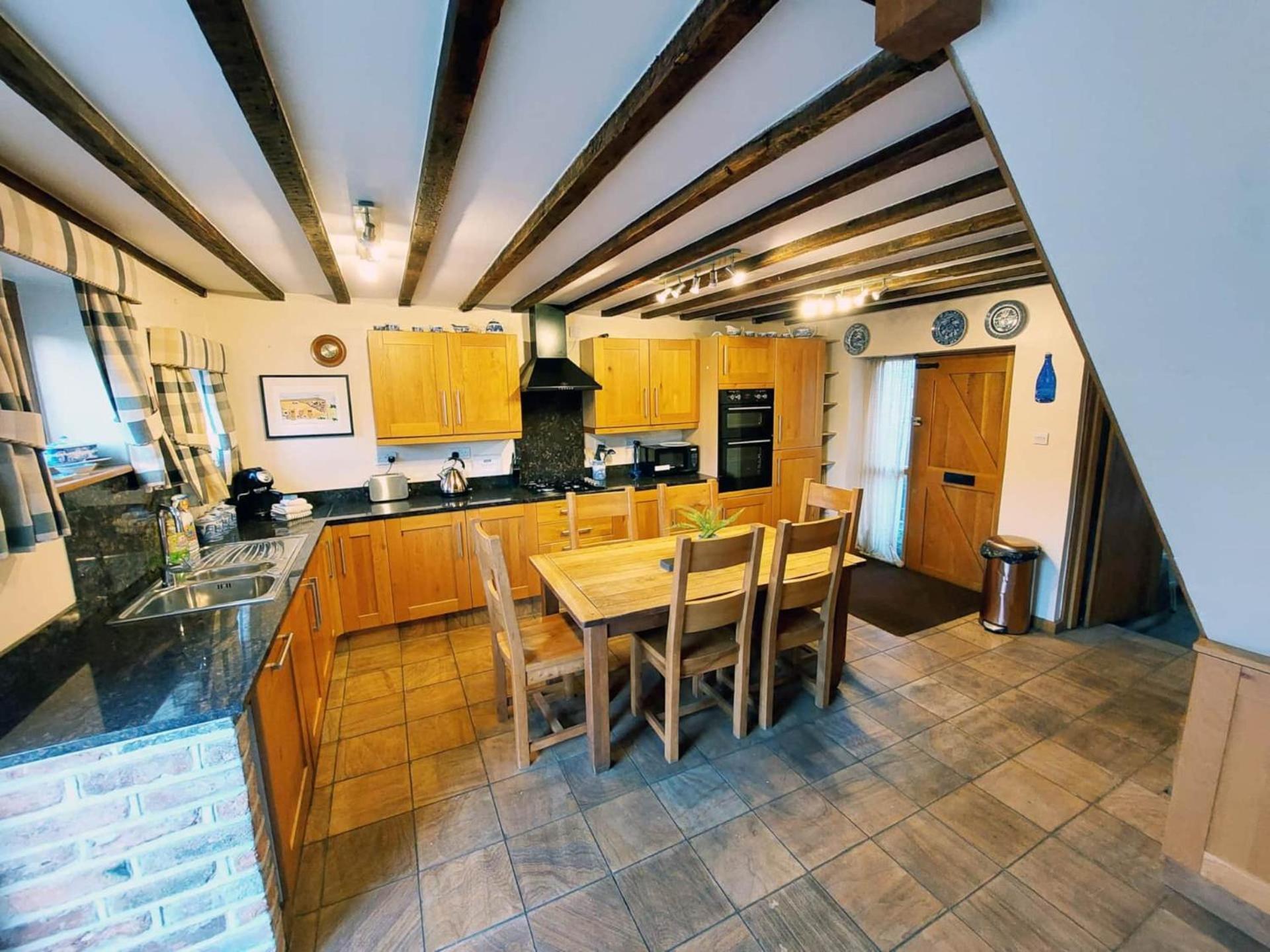 ウィラル The Old Mill Barn With Hot Tub And Private Use Of Heated Poolヴィラ エクステリア 写真